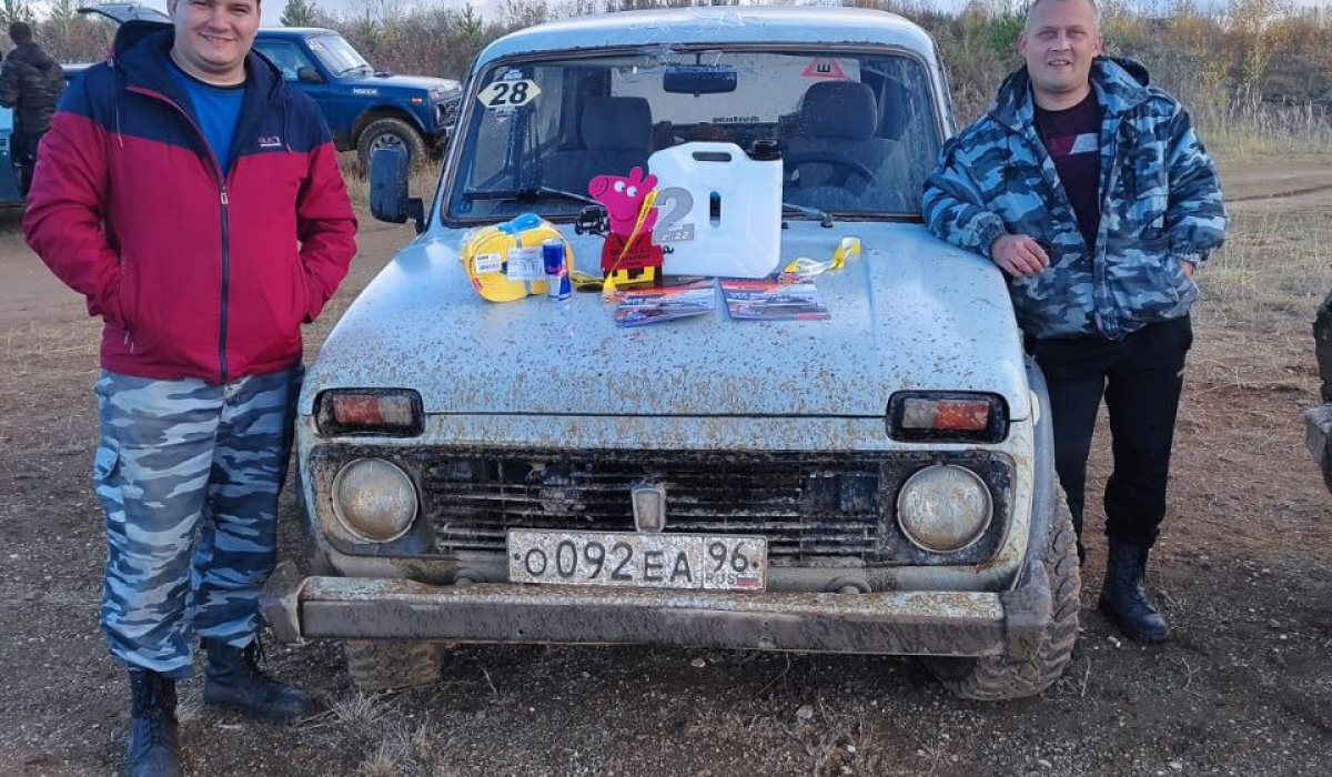 Гонка внедорожников в грязи. Артемовцы завоевали «серебряную» Свинку Пеппа